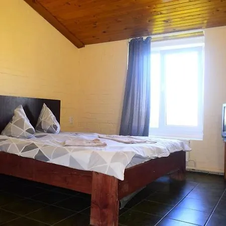Strada Hotel 2*
